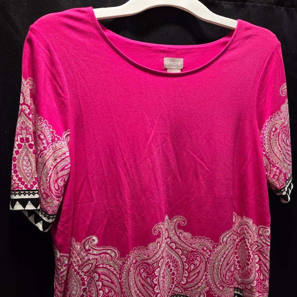 Chicos Travelers Top Paisley Border Fuchsia Pink Rayon Stretch Knit Tee Size S 0
